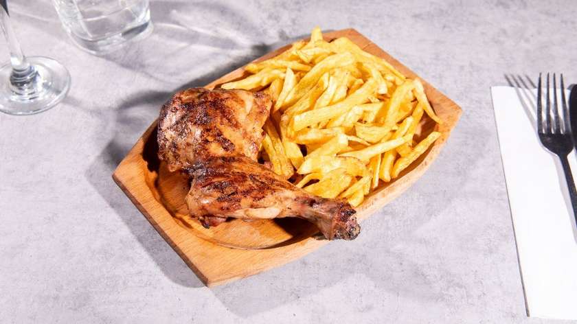 Pulpă de Pui + Cartofi Prăjiți + Salată