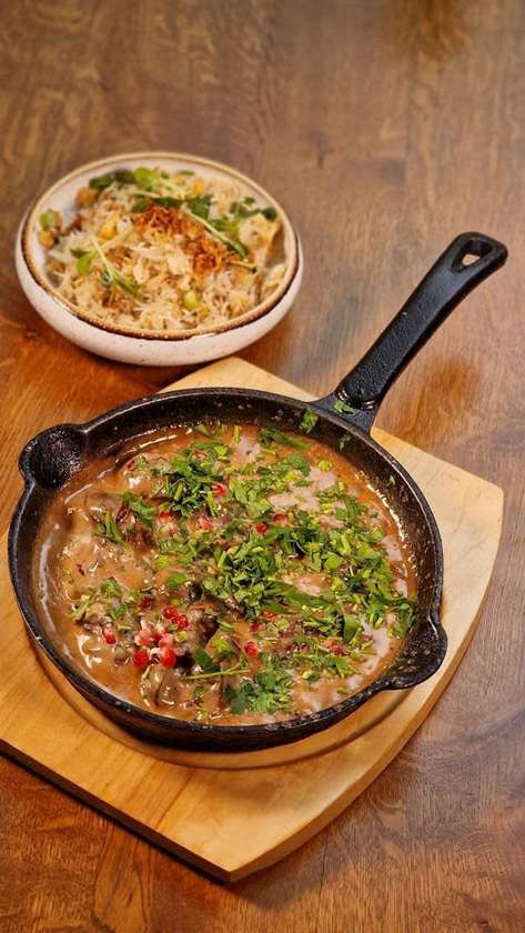 Ficatei in sus de rodie cu orez basmatic