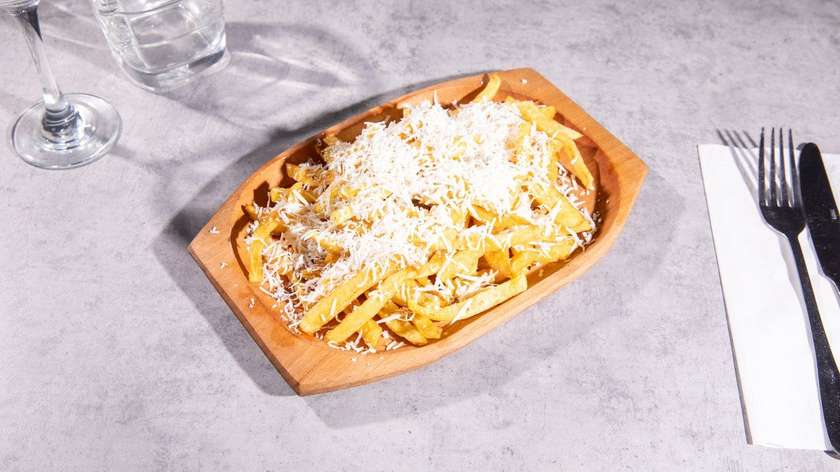 Cartofi Prăjiți cu Brânză Rasă