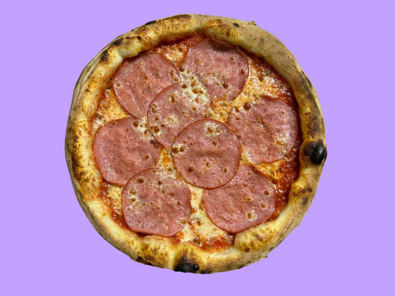 Salami pizza