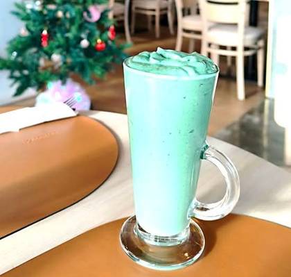 Smoothie de Manga, abacate e Espirulina