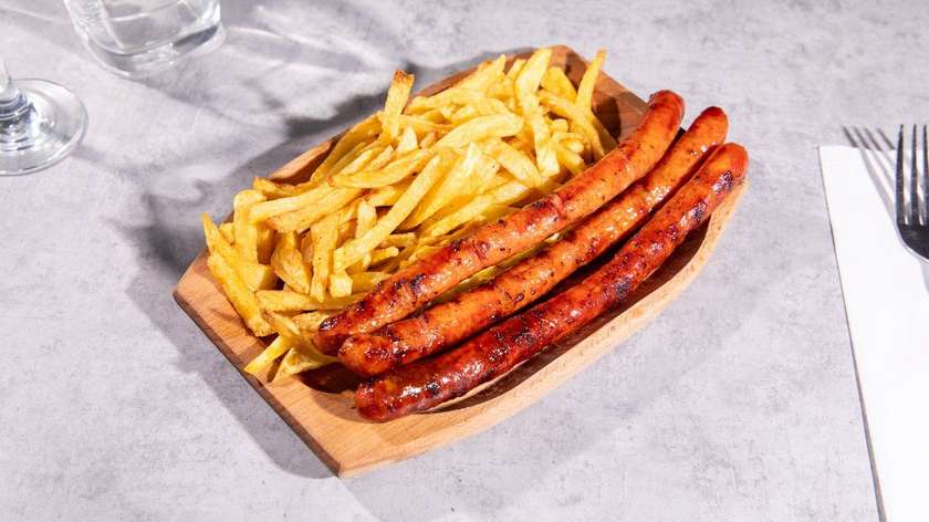 4 Cârnați Subțiri Semiafumați + Cartofi Prăjiți