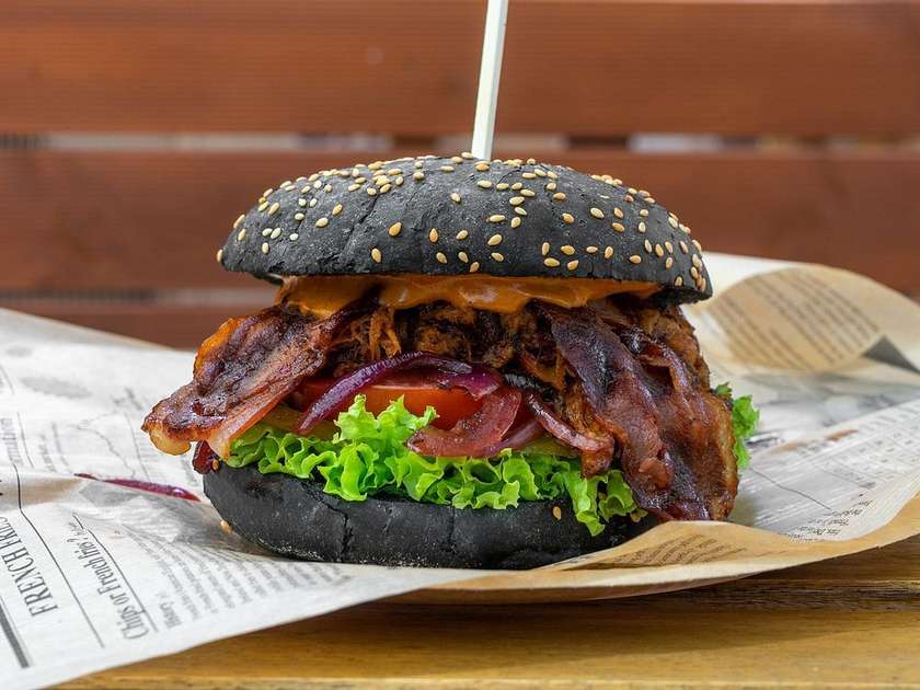 DOM POGRZEBOWY... JESZCZE CIEPŁY