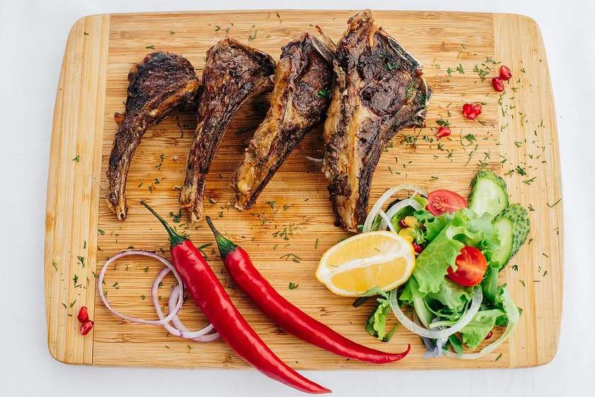 ŠAŠLÍK JEHNĚCÍ Z KOSTÍ (300gr)