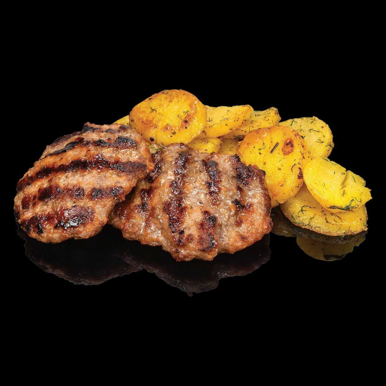 Телешки кюфтета с картофи соте