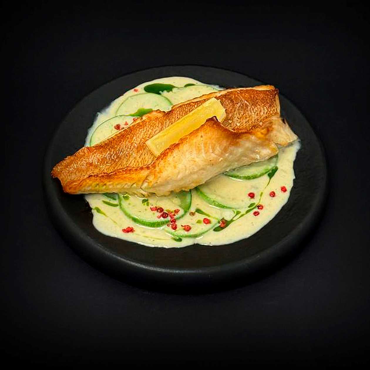 ОКУНЬ З СОУСОМ БЛЮЧІЗ