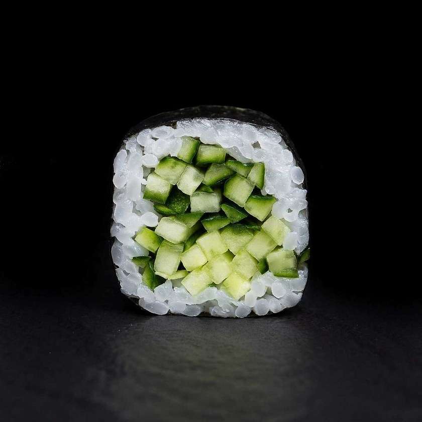 МАКІ РОЛ З ОГІРКОМ