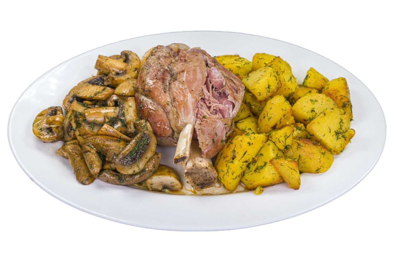 Свински джолан с картофи и задушени гъби