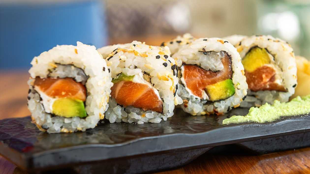 Salmon Avocado (8pcs)