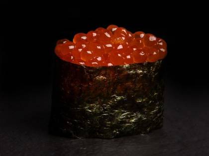 ГУНКАН З ЧЕРВОНОЮ ІКРОЮ