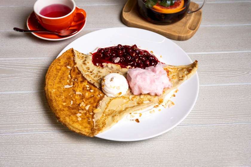 Crepe with Cherry and Cotton Candy