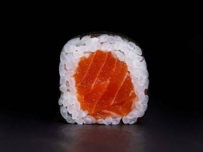 МАКІ РОЛ З ЛОСОСЕМ