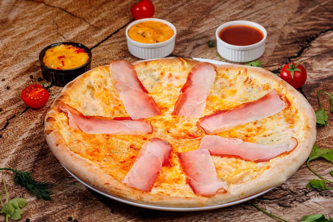 Pizza prosciutto formaggio medie