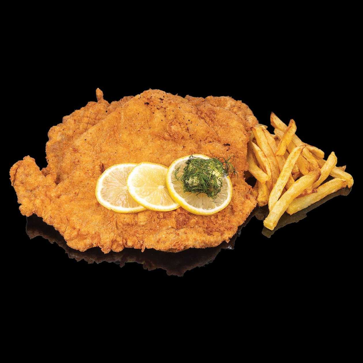 Шницел по виенски с домашни пържени картофи