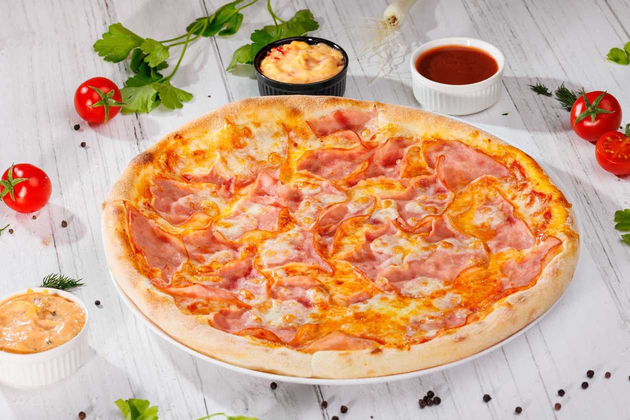 Pizza prosciutto mică