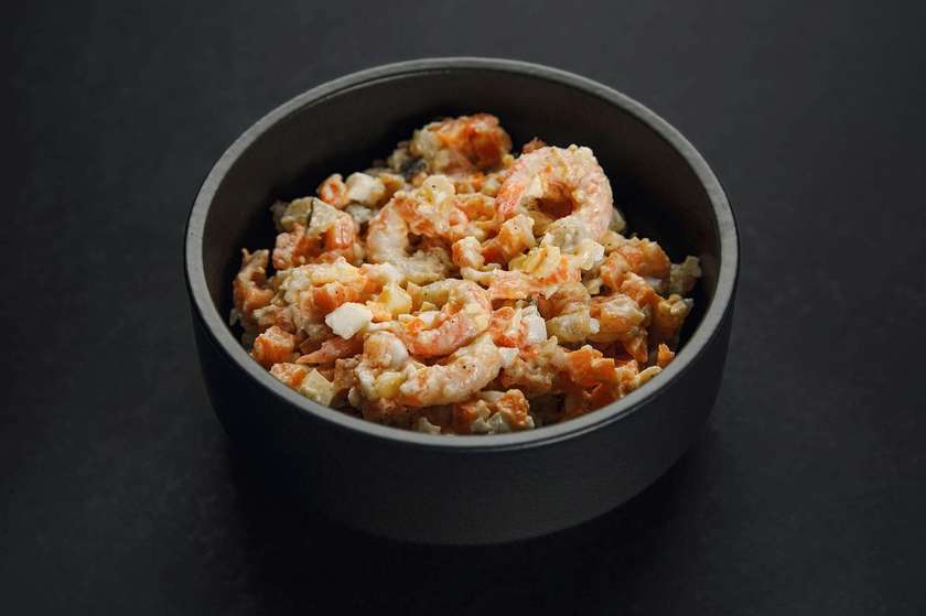 ОЛІВ'Є З  ЛОСОСЕМ ТА КРЕВЕТКОЮ