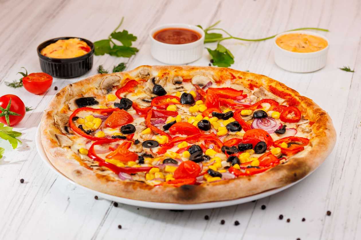 Pizza vegetariană medie