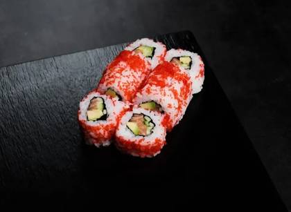 California tobiko losos