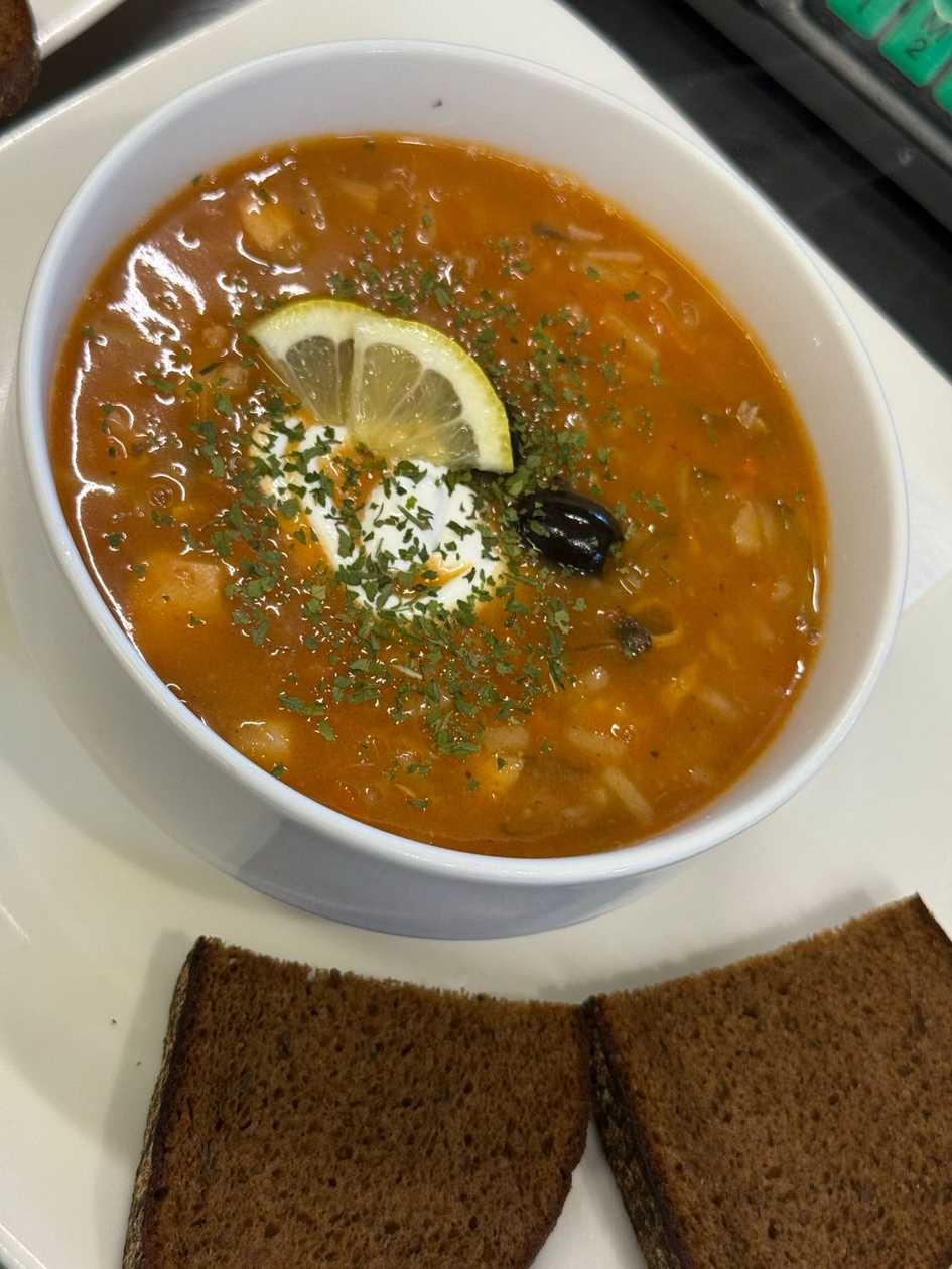 Солянка с морепродуктами и рыбой