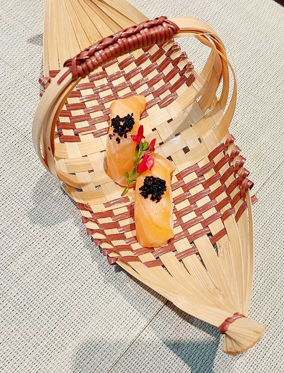 nigiri salmon ( 2 units )