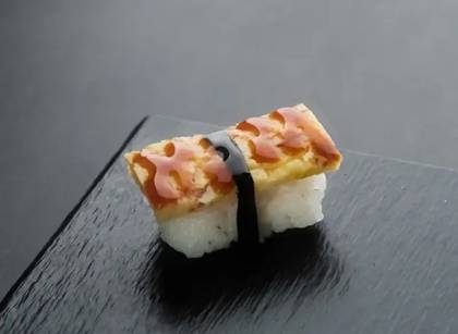 Nigiri tamago + unagi omáčka