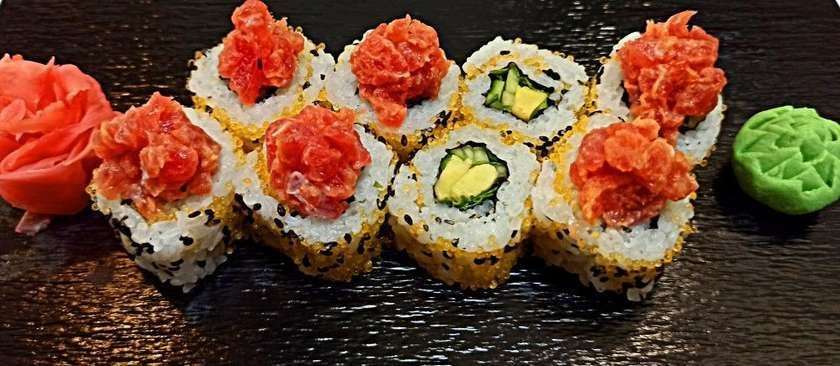 Spicy tartar tuna roll