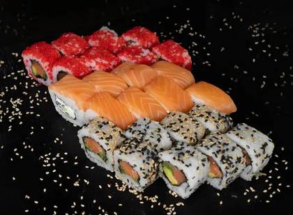 N11. Sushi set 24ks