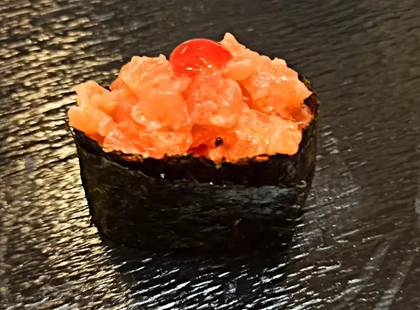 Gunkan Spicy Losos