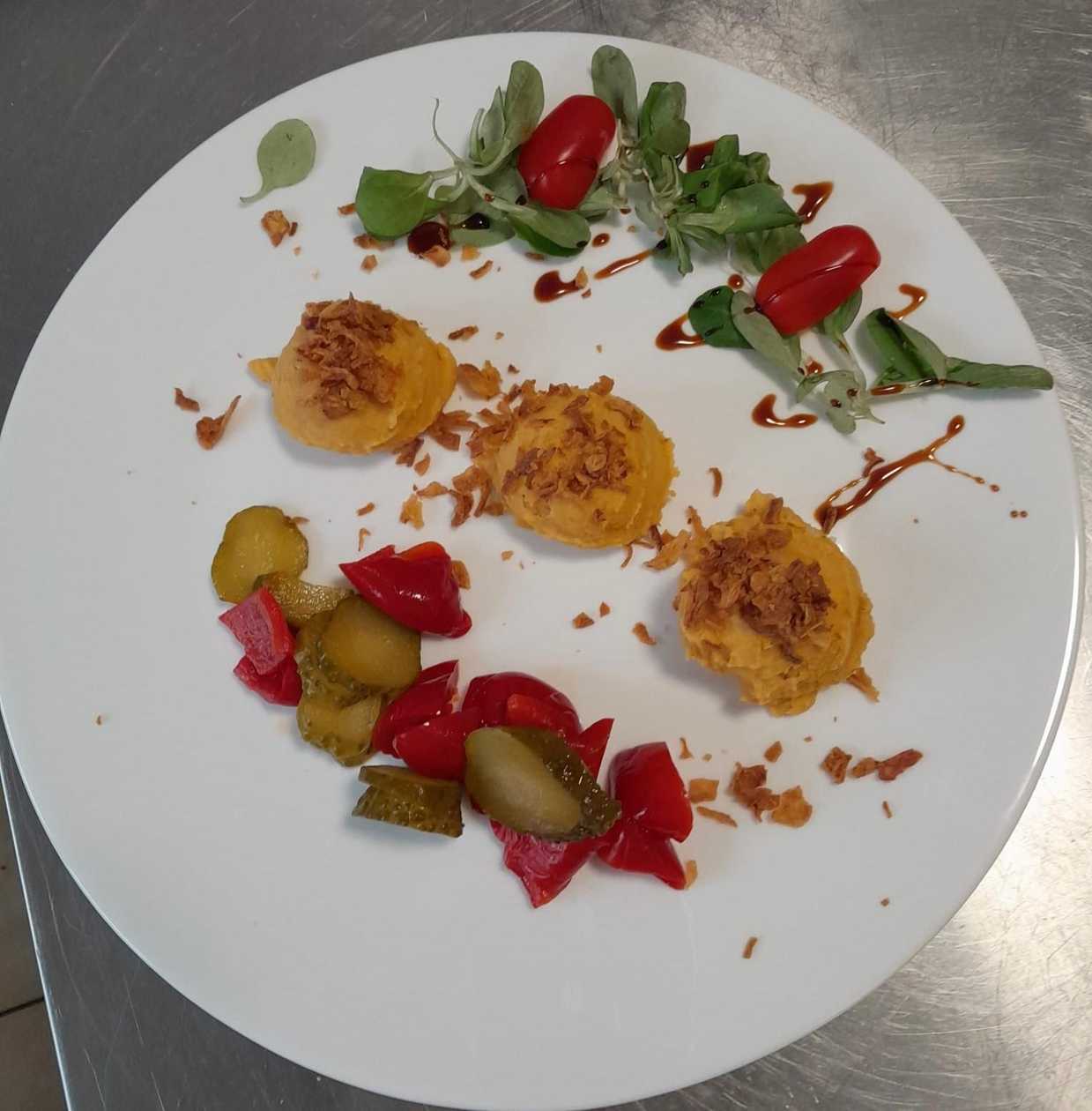 Fasole Batuta cu Ceapa Caramelizata