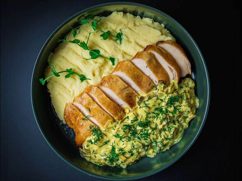 Chicken steak with creamy mushroom sauce