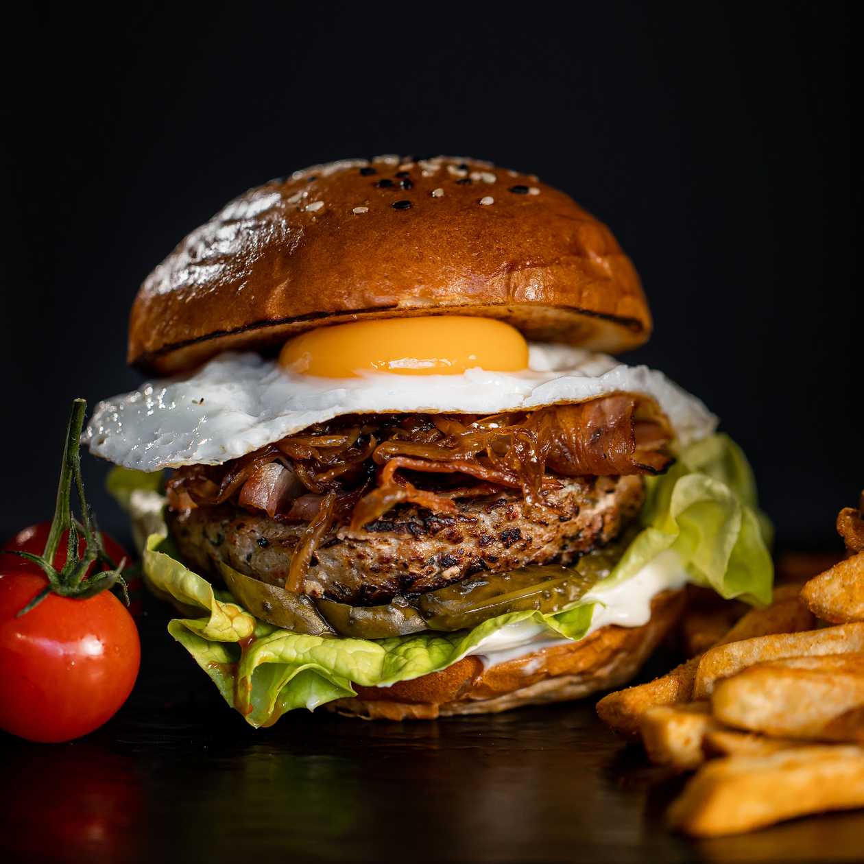 Burger Creol cu cartofi prajiti/wedges - D