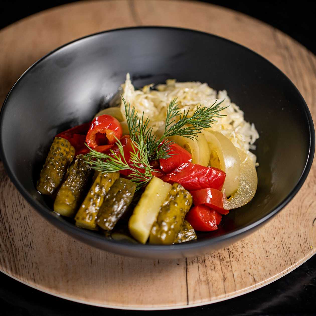 Salata asortata de muraturi de casa