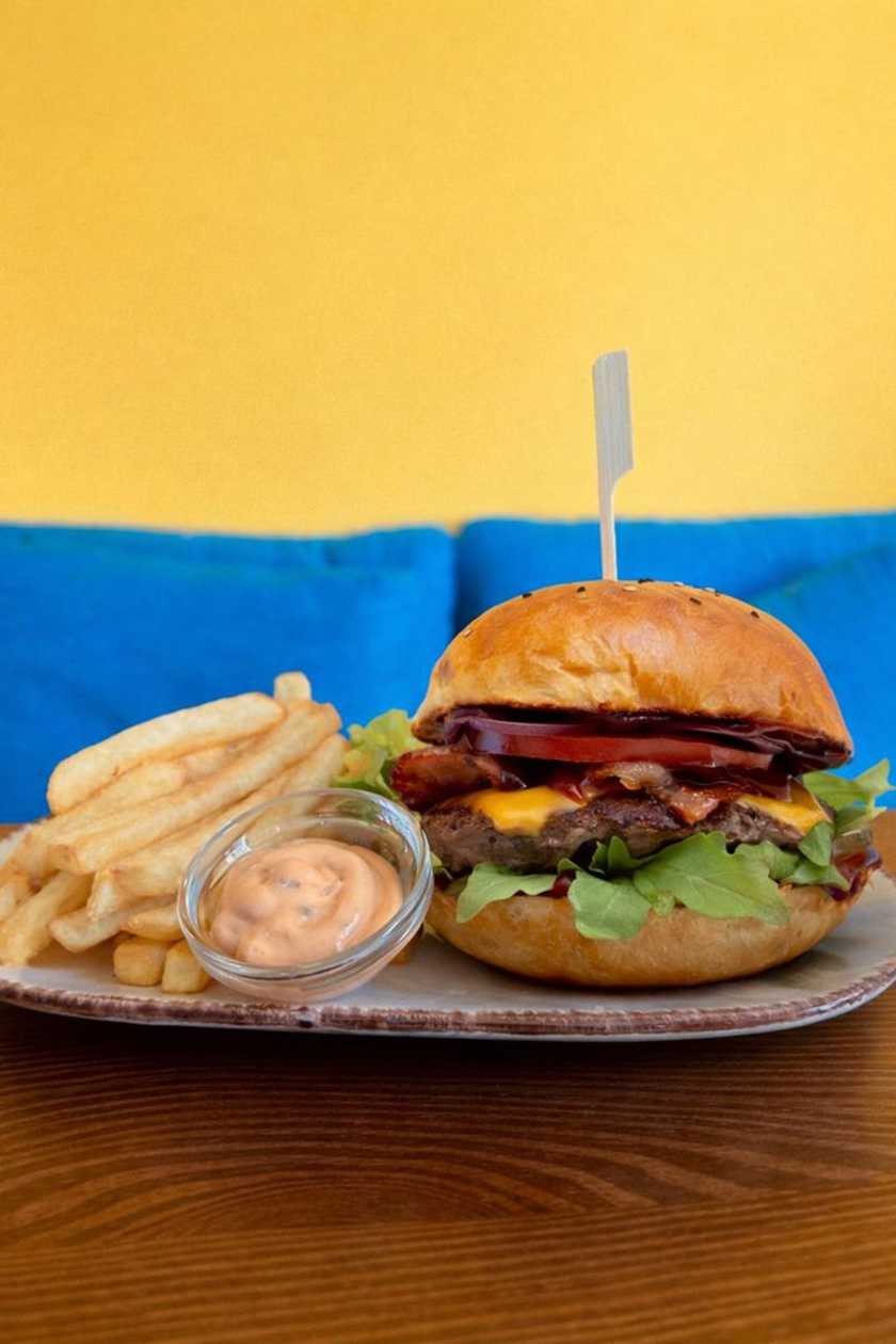 BBQ Burger Combo (Fries + Sauce)