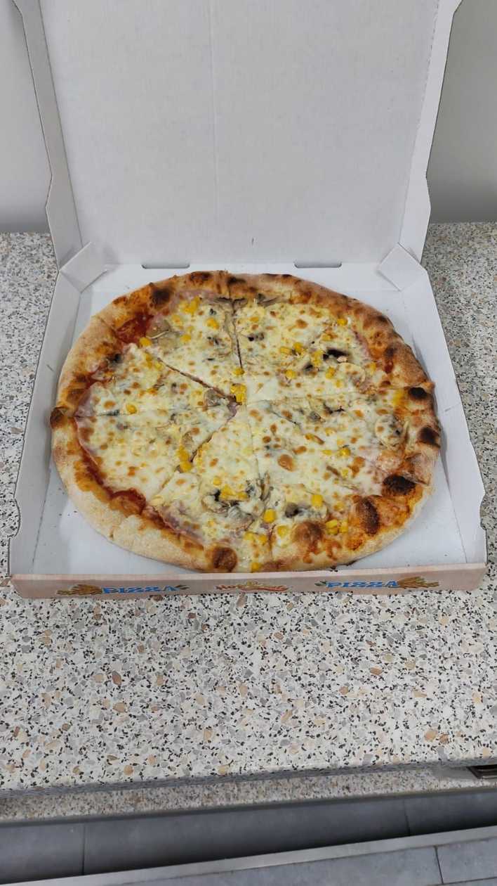 Capricciosa pizza
