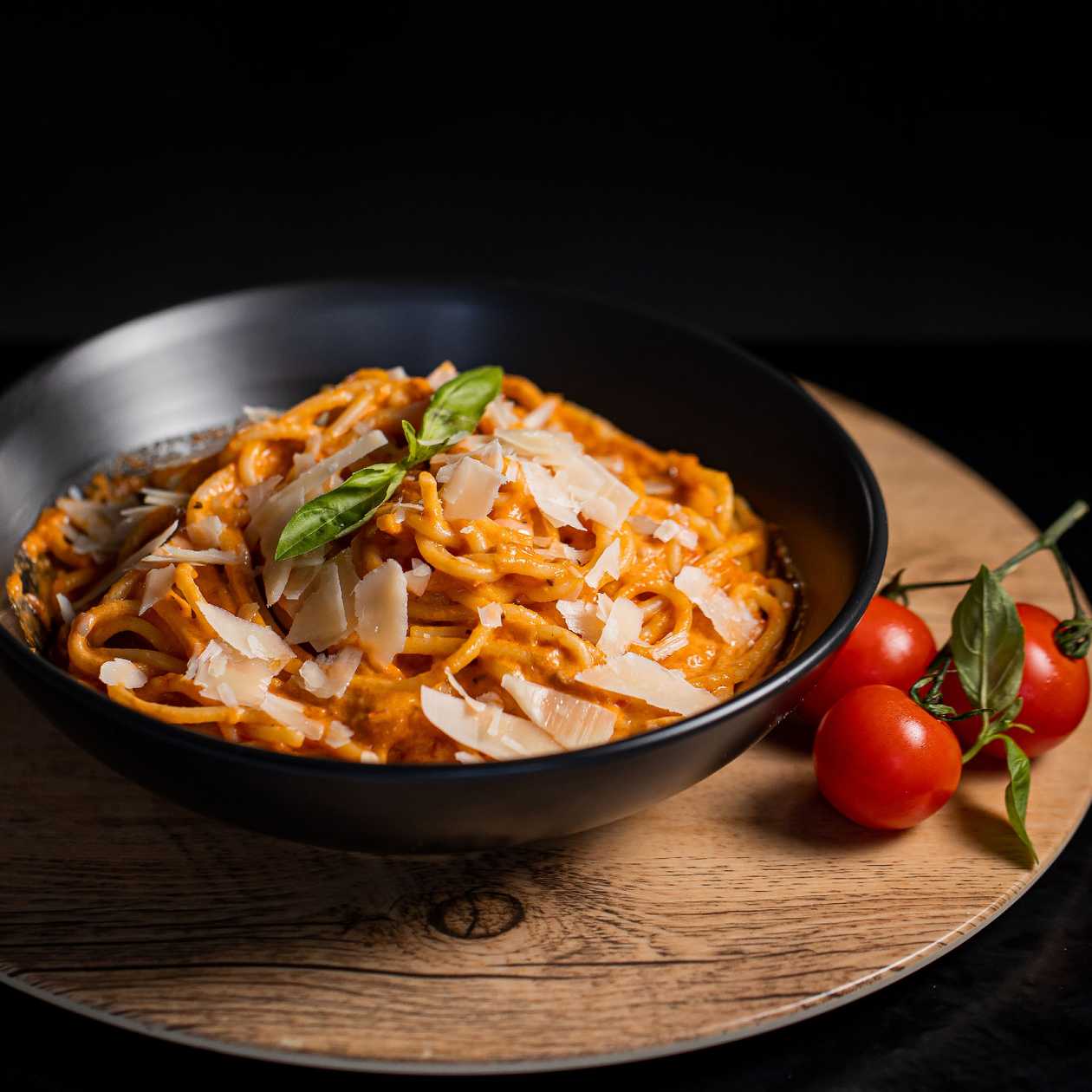 Spaghete cu sos de rosii  cremos