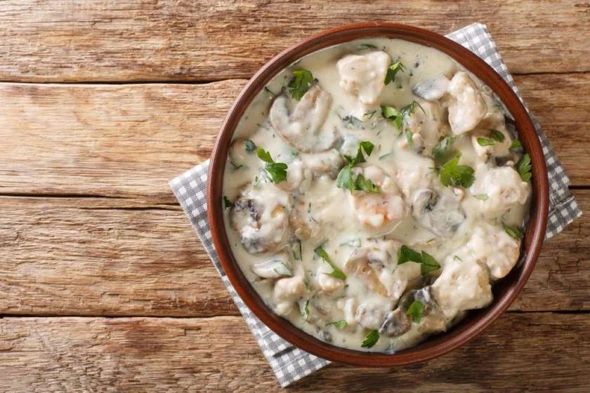 Pui cu smantana si ciuperci