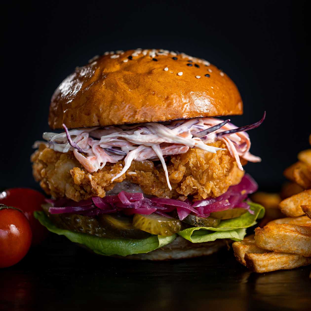 Burger Fry Chicken cu cartofi prajiti/wedges - D