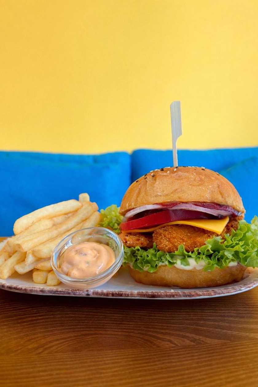 Chicken Burger Combo (Fries + Sauce)