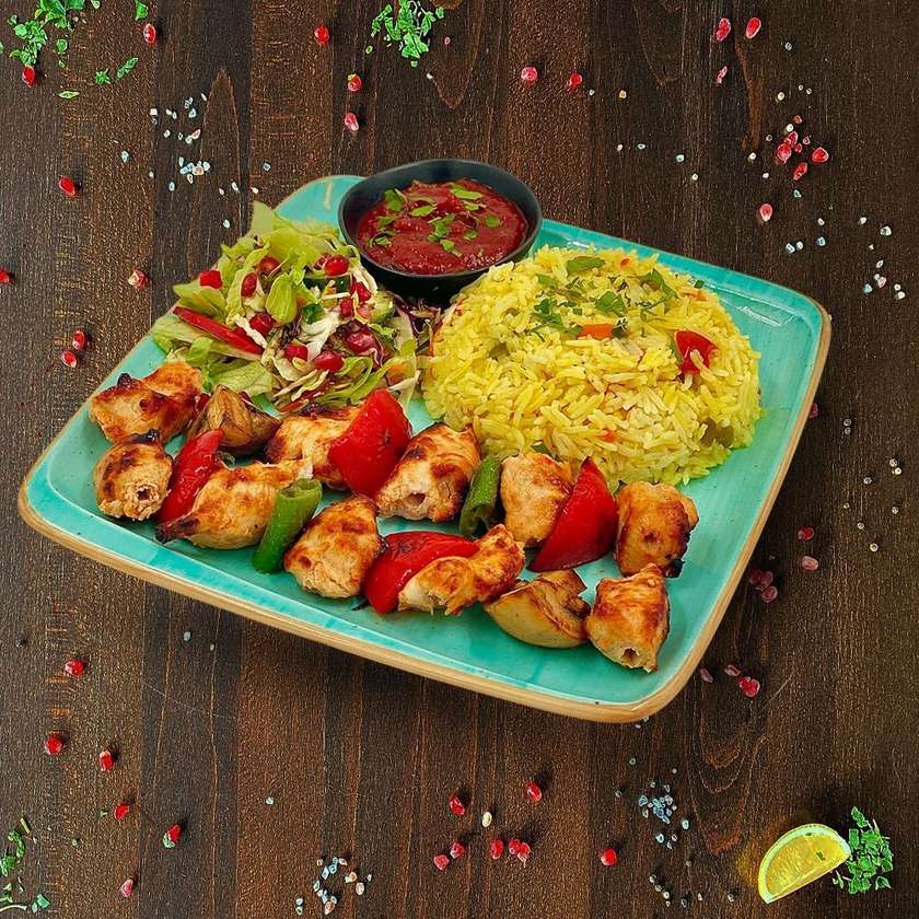 Shish taouk pui cu legume