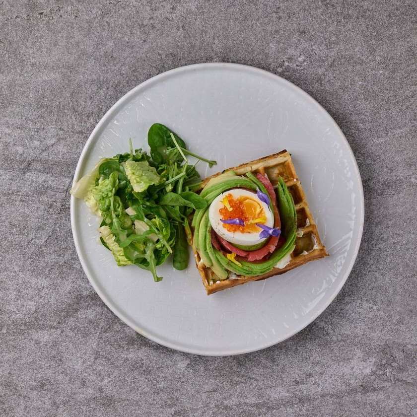 Cuketová vafle s lososem gravlax