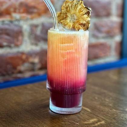 Rodie proaspătă și ananas