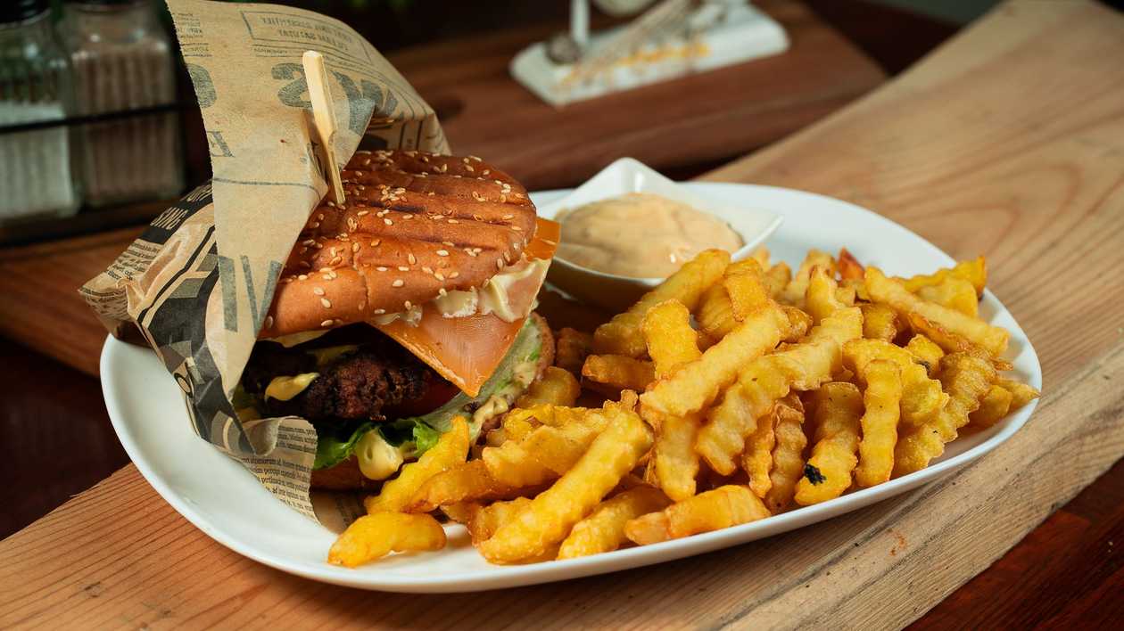 Beef burger + French fri