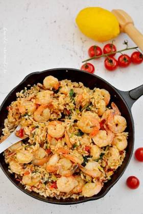 Creveti la tigaie cu orez flambat