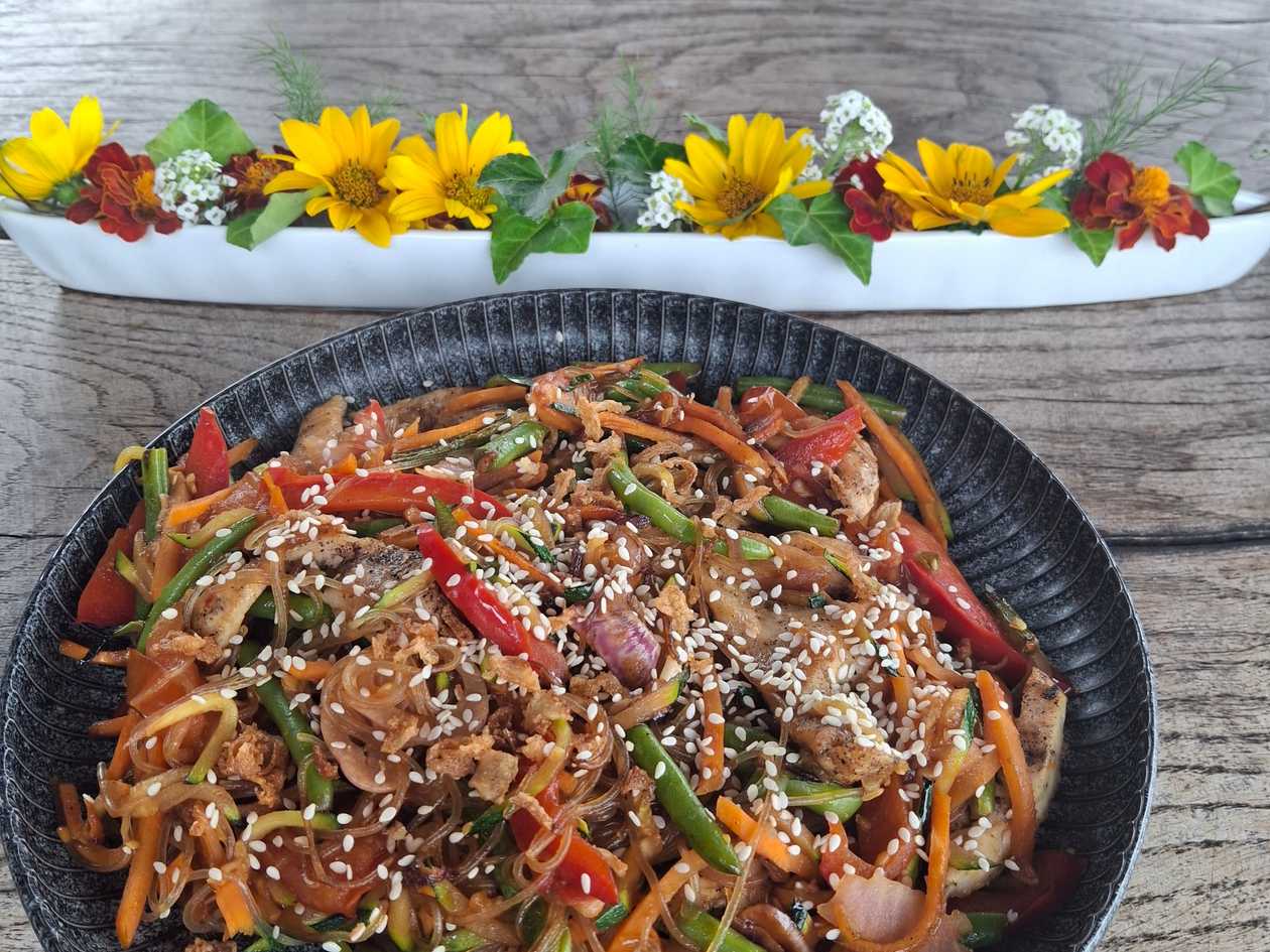 Glass Rice Noodles with Chicken, Vegetables and Soy Sauce