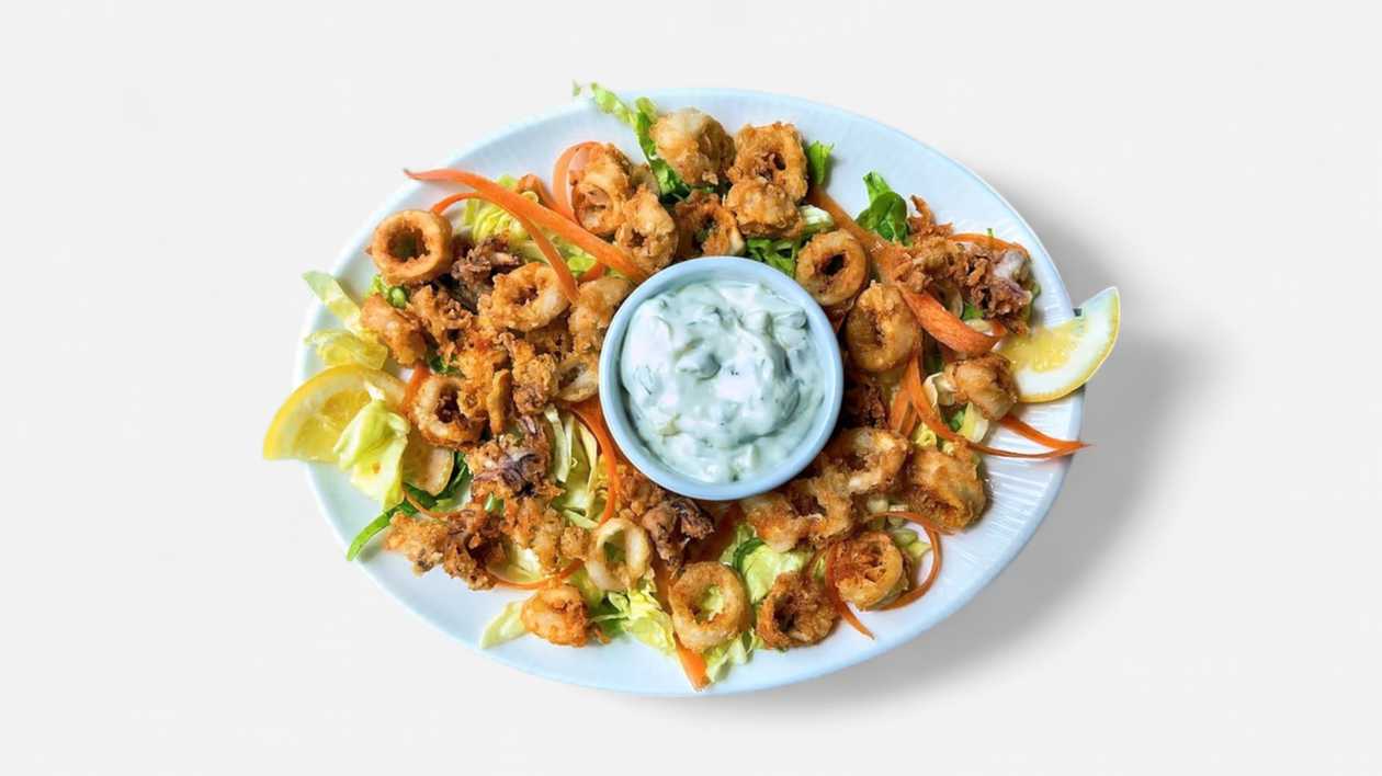 Breaded baby calamari with tartar sauce