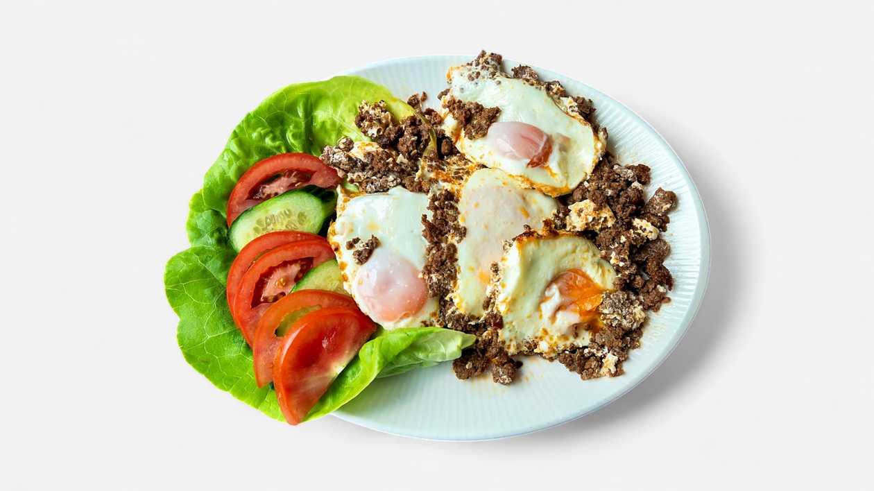 Eggs with meat and lamb sujuk