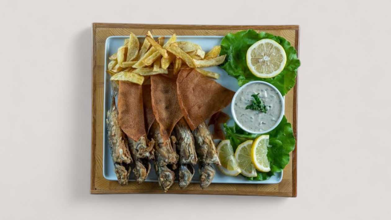 Platter with Mullus and french fries