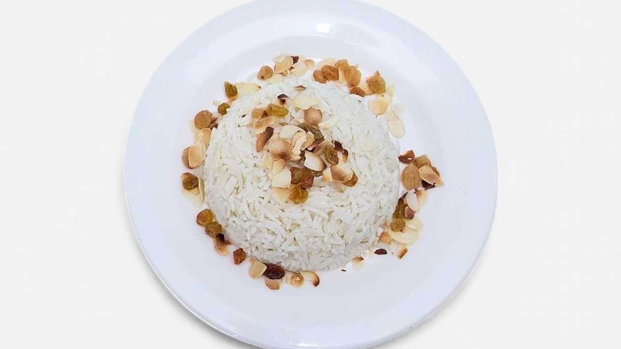 White rice with raisins and almonds