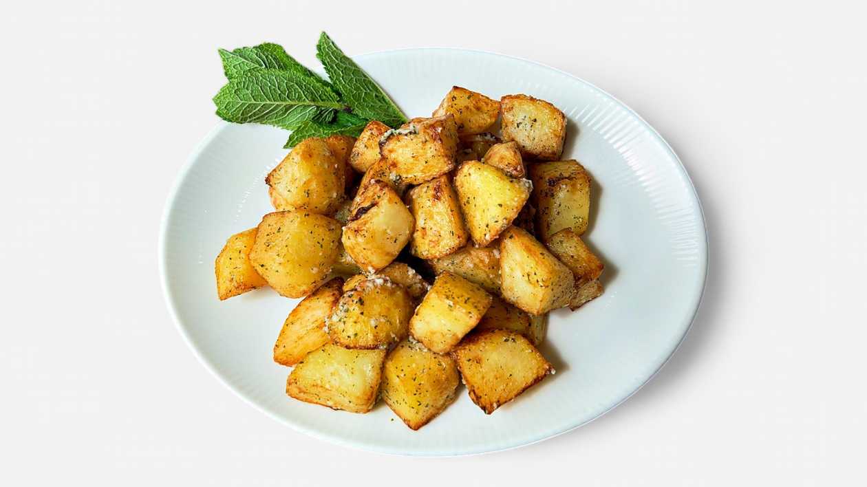 French fries with mint and garlic