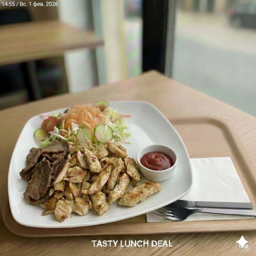 Mix kebab tanier so šalátom